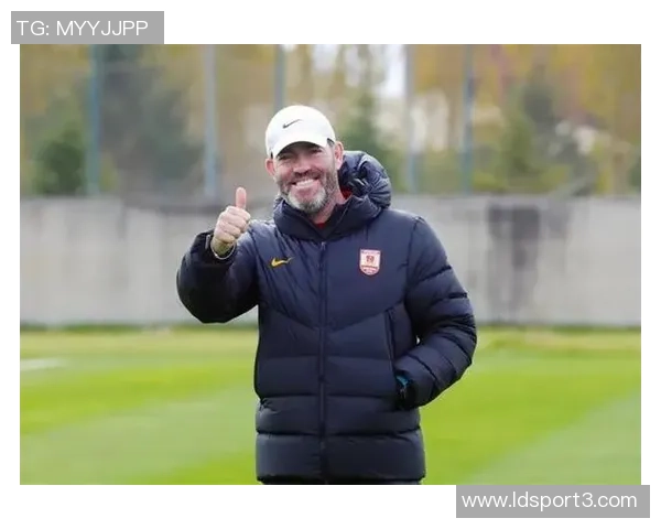 亚泰新任主帅阎峰上任43岁球队名宿力争完成准入首批目标