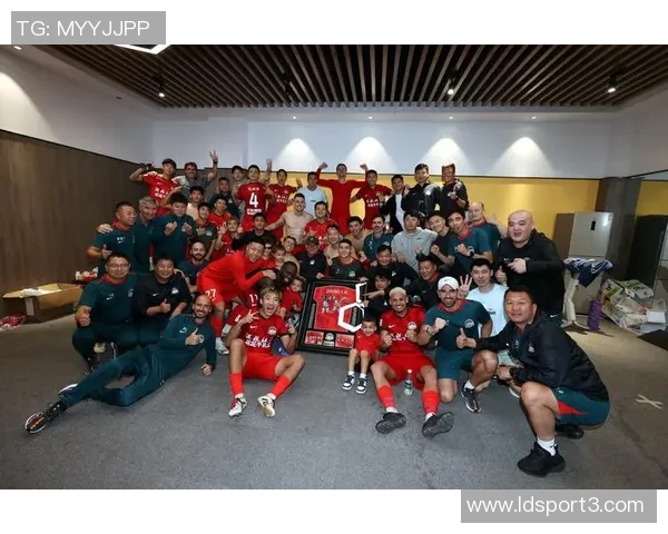 足协杯决赛即将开启河南球迷提前聚集点燃奥体激情氛围