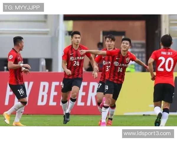 河南队今日启程前往上海浦东备战与海港热身赛全力以赴争取胜利