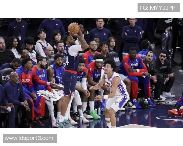 保罗现身赌城观看马刺与雷霆NBA杯半决赛引发关注 保罗现身赌城观看马刺与雷霆NBA杯半决赛引发关注