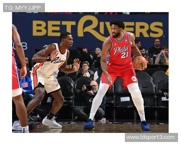 恩比德半场表现低迷仅得4分3板三分球全失状态堪忧 恩比德半场表现低迷仅得4分3板三分球全失状态堪忧