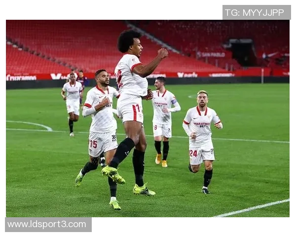 西媒报道孔德今日训练归队拉菲尼亚莱万奥尔莫等人缺席