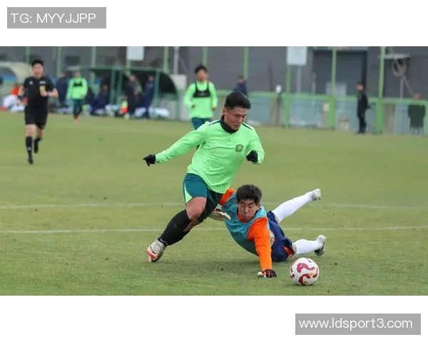 方昊长传单刀机会被铲失国安后场传球失误引发险情 方昊长传单刀机会被铲失国安后场传球失误引发险情